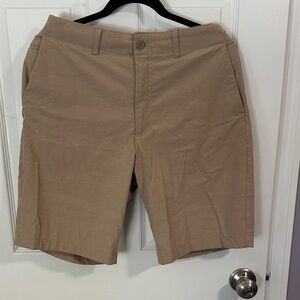 U. Izod Golf Men's Tan Shorts